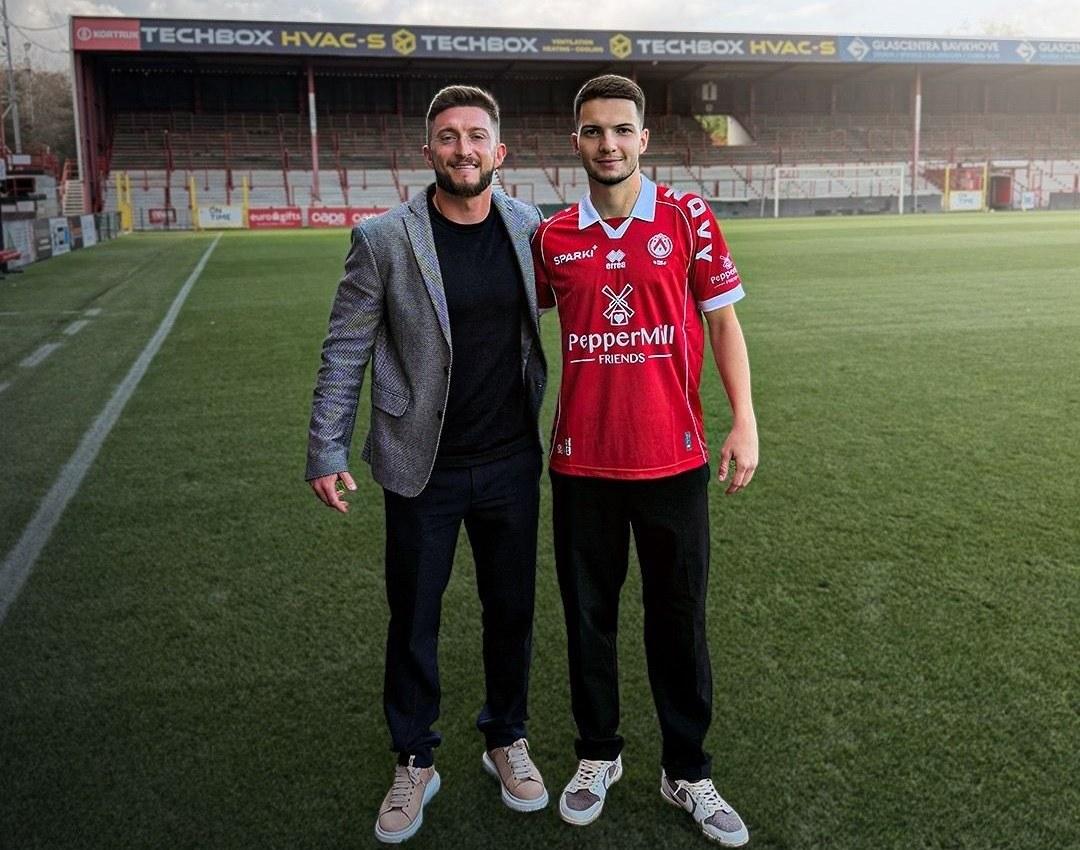 Ric Friedlander with Rok Štorman on the pitch